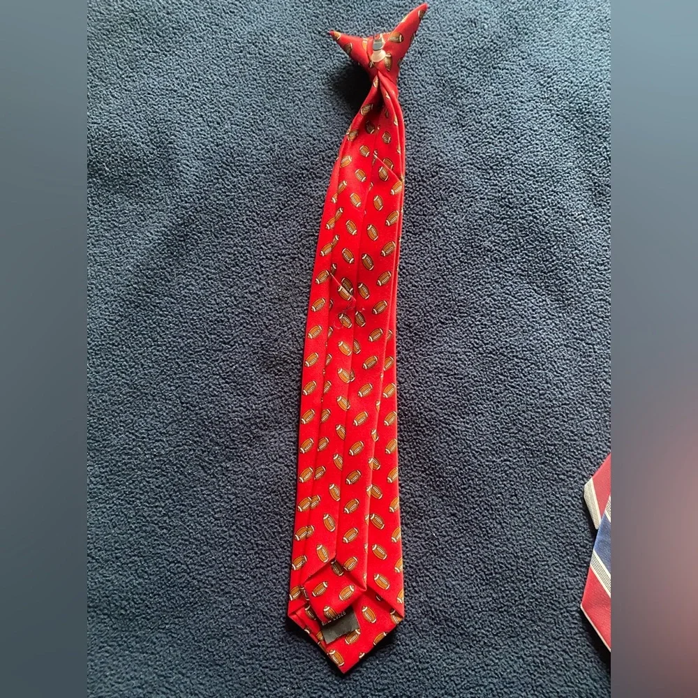 Clip on tie for young boys